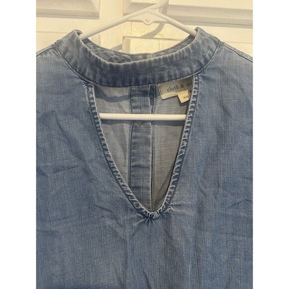 Cloth And Stone Chambray Keyhole Button Back Top Blouse Size XS Boho - Picture 2 of 10